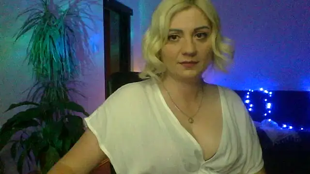 LunaaKiss online show from 06-15-26, 08:44