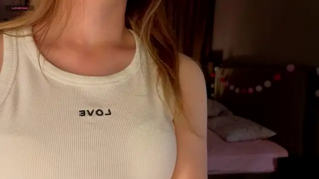 JenevaLitalien online show from 06-08-26, 06:19