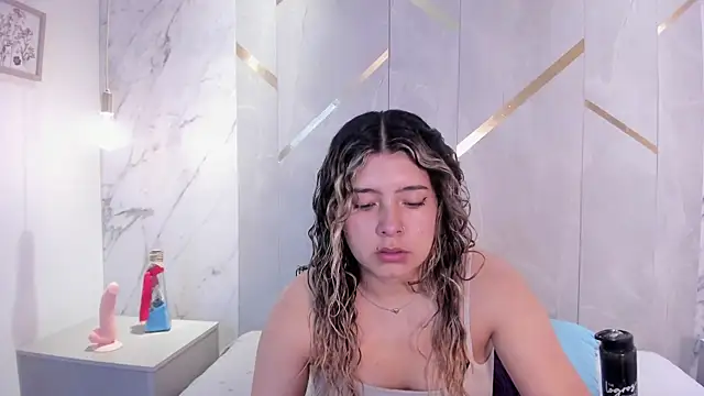 Snapshot of ChloeBelle_ chatting on 06-02-26, 01:02 ChloeBelle online show from 06-02-26, 01:02