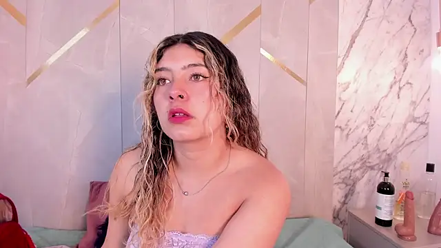 Snapshot of ChloeBelle_ chatting on 06-18-26, 12:42 ChloeBelle online show from 06-18-26, 12:42