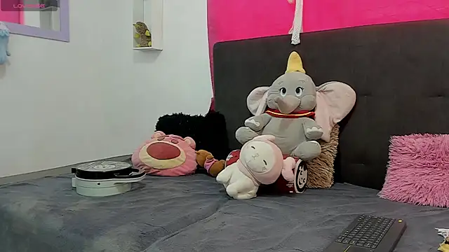 Hanna long online show from 06-25-26, 06:56