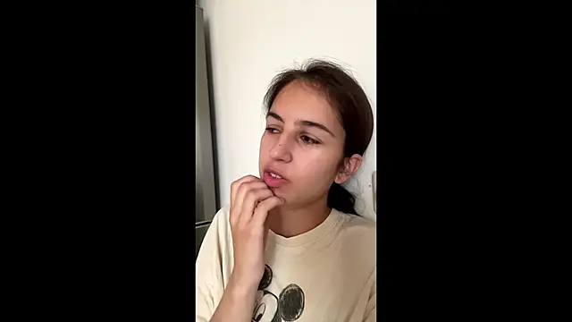 Snapshot of SindyKay chatting on 06-16-26, 05:10 SindyKay online show from 06-16-26, 05:10
