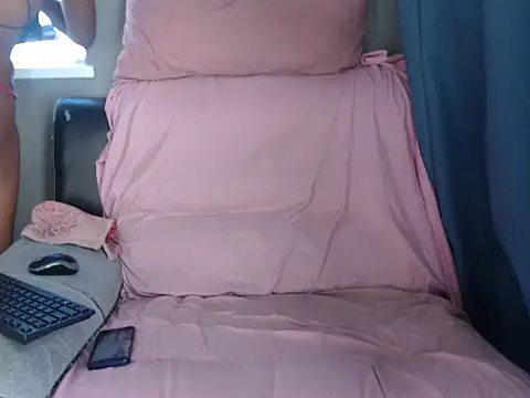 Snapshot of sweetxseductive chatting on 06-28-26, 06:30 sweetxseductive online show from 06-28-26, 06:30