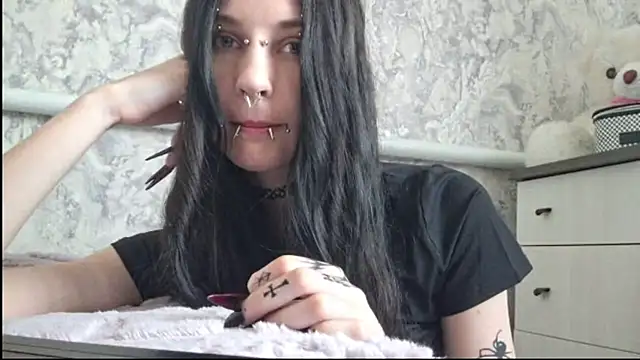 KrissyHiott online show from 06-08-26, 04:13