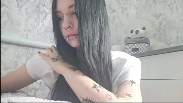 KrissyHiott online show from 06-11-26, 04:10