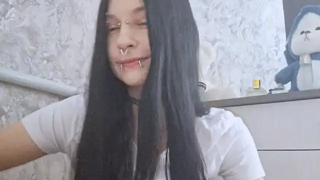 KrissyHiott online show from 06-17-26, 04:04