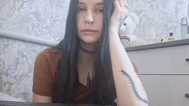 KrissyHiott online show from 06-21-26, 04:26