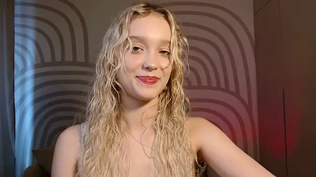 QueenSerenaa online show from 06-15-26, 02:08