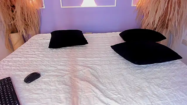Haileyconnors  online show from 06-12-26, 03:44