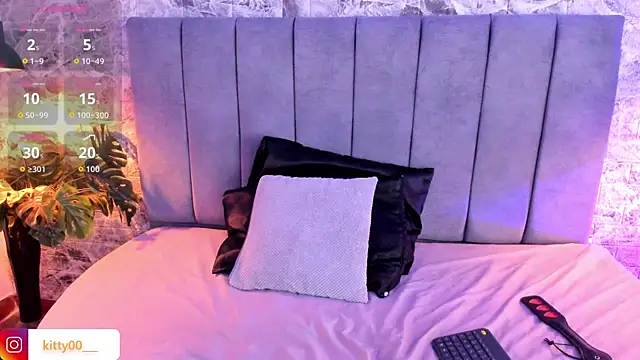 Moon  kittyy online show from 06-06-26, 03:44