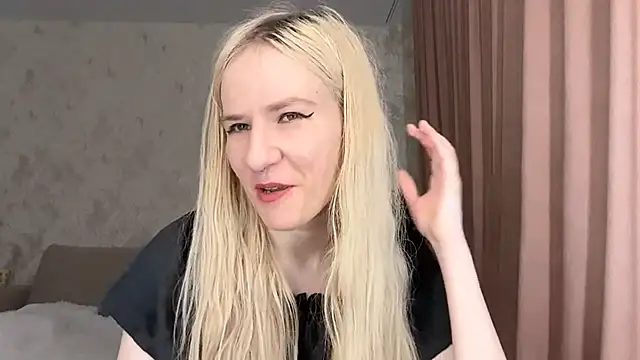 Snapshot of KeraZwart chatting on 07-19-26, 06:22 KeraZwart online show from 07-19-26, 06:22