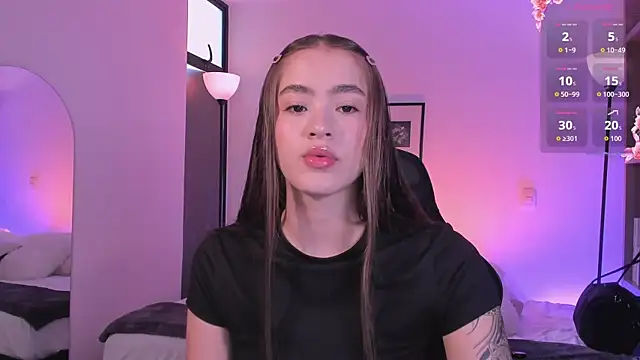 Snapshot of LizzyColins chatting on 06-23-26, 07:23 LizzyColins online show from 06-23-26, 07:23