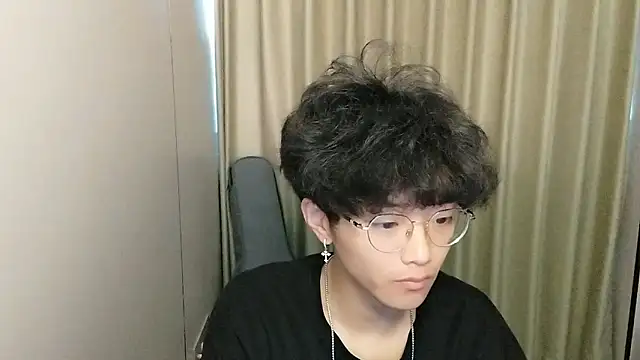 Snapshot of wssoo11 chatting on 06-19-26, 01:43 wssoo11 online show from 06-19-26, 01:43
