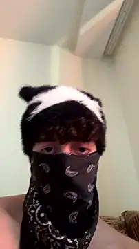 Snapshot of Hz1Tr chatting on 07-16-26, 01:22 Hz1Tr online show from 07-16-26, 01:22