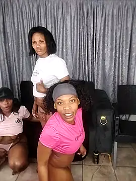 QueenZara 202 online show from 06-25-26, 01:38