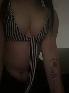 badbunnybabe123 online show from 06-01-26, 07:32