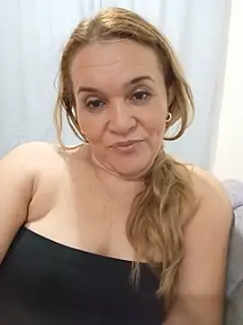 Snapshot of Sara_hilton02 chatting on 06-26-26, 01:21 Sara hilton02 online show from 06-26-26, 01:21