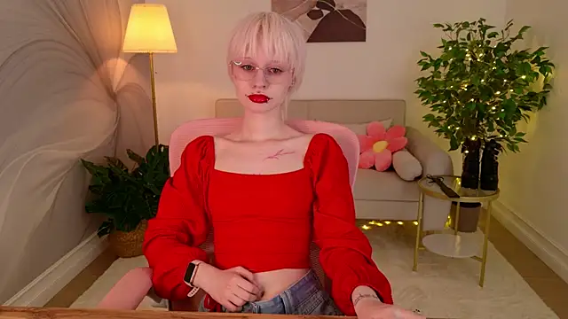 Snapshot of LauraDiazz chatting on 07-18-26, 03:05 LauraDiazz online show from 07-18-26, 03:05