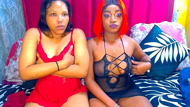 Snapshot of Goldenbutchy23 chatting on 07-10-26, 03:44 Goldenbutchy23 online show from 07-10-26, 03:44