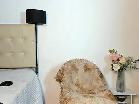 YourladyLia  online show from 06-17-26, 07:59