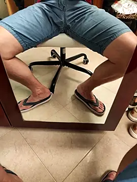 Snapshot of francesc80 chatting on 06-12-26, 12:48 francesc80 online show from 06-12-26, 12:48