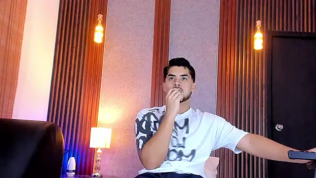 Snapshot of luciano_vitale chatting on 07-18-26, 12:09 luciano vitale online show from 07-18-26, 12:09