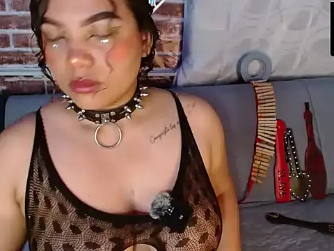Snapshot of emma_bdsm_ chatting on 06-11-26, 07:45 emma bdsm online show from 06-11-26, 07:45