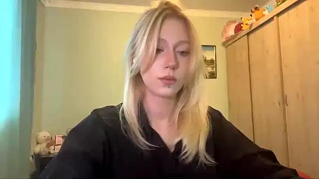 Snapshot of BossedFrog chatting on 06-29-26, 02:28 BossedFrog online show from 06-29-26, 02:28