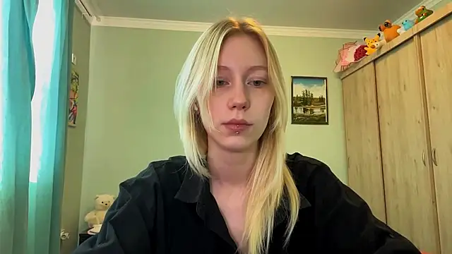 Snapshot of BossedFrog chatting on 07-04-26, 02:01 BossedFrog online show from 07-04-26, 02:01