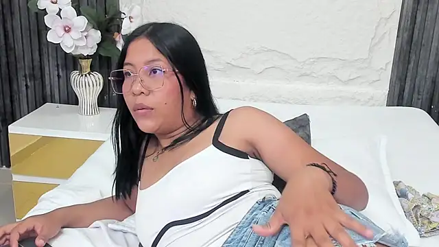 Snapshot of Chloe_dreams4u chatting on 07-07-26, 02:43 Chloe dreams4u online show from 07-07-26, 02:43