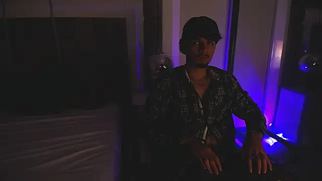 Snapshot of LucasThomson_ chatting on 06-19-26, 04:28 LucasThomson online show from 06-19-26, 04:28