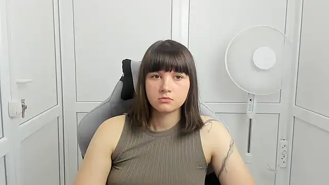 Vanilla Vixen online show from 06-05-26, 12:55