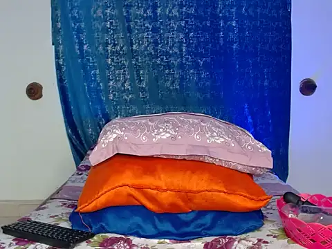 EMMAISBELLA online show from 06-27-26, 05:23