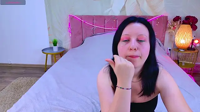 Snapshot of RuthHalll chatting on 06-22-26, 10:12 RuthHalll online show from 06-22-26, 10:12
