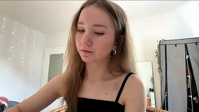 smalllisa online show from 06-14-26, 04:09