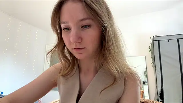 smalllisa online show from 06-17-26, 04:08
