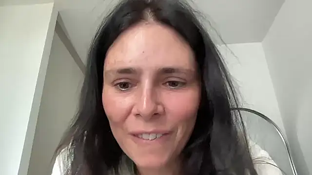 Snapshot of JadeLucy chatting on 06-28-26, 08:20 JadeLucy online show from 06-28-26, 08:20