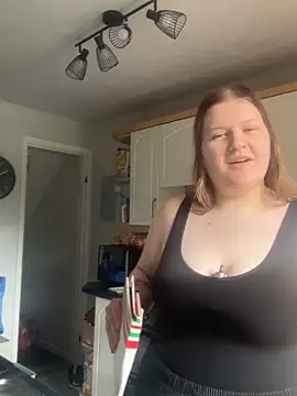 Snapshot of Curvy_Vanilla chatting on 06-12-26, 12:59 Curvy Vanilla online show from 06-12-26, 12:59