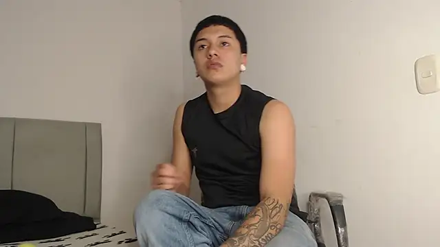 Owenn  blueee online show from 06-26-26, 04:17