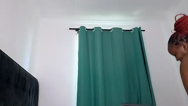 Snapshot of Fluffy_Pillows chatting on 06-15-26, 07:10 Fluffy Pillows online show from 06-15-26, 07:10