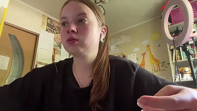 Snapshot of Aileyn chatting on 07-20-26, 07:11 Aileyn online show from 07-20-26, 07:11