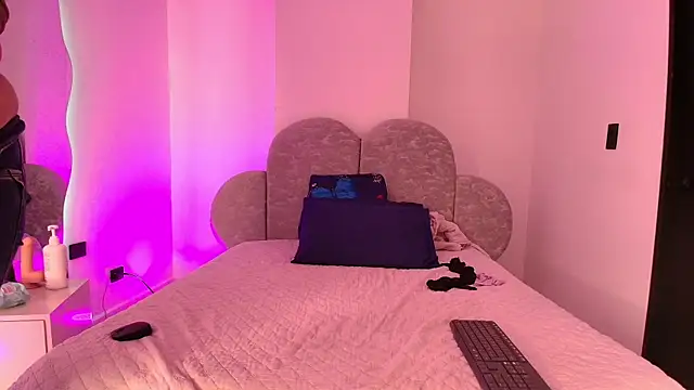 flor cy online show from 07-19-26, 03:10