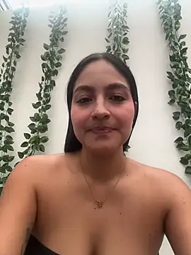 SophiCastro09  online show from 07-18-26, 04:33
