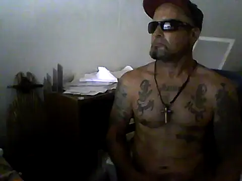Snapshot of SlickDickyadown chatting on 06-17-26, 01:34 SlickDickyadown online show from 06-17-26, 01:34