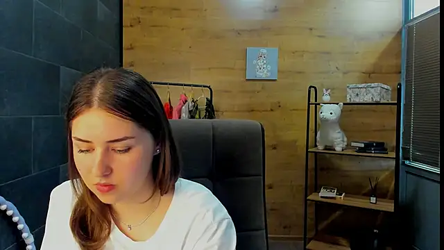 PaulineeJones online show from 06-10-26, 01:10