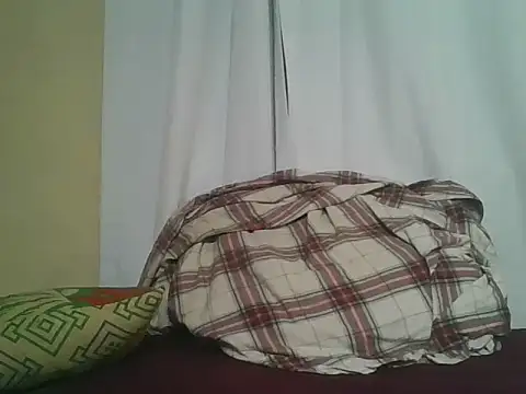 Snapshot of Yours_Ramona chatting on 07-17-26, 06:46 Yours Ramona online show from 07-17-26, 06:46