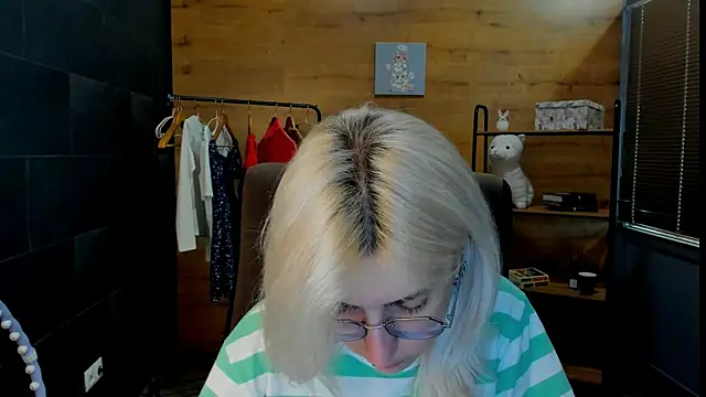 DaisyHopkins online show from 06-21-26, 08:50
