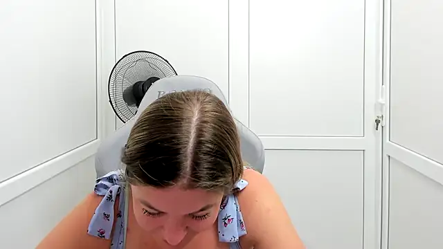 MiaSummerr  online show from 07-20-26, 06:49