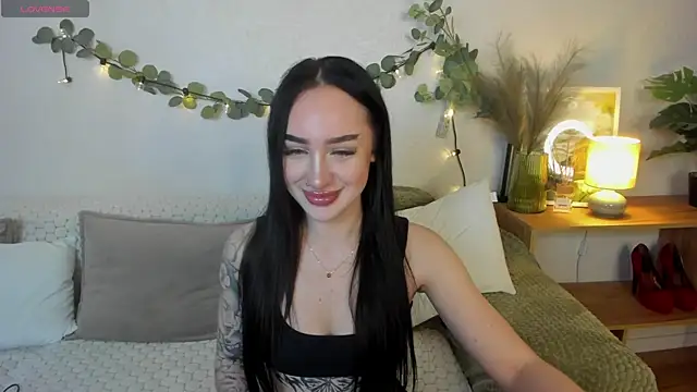 Snapshot of MayaGlamour chatting on 06-16-26, 06:27 MayaGlamour online show from 06-16-26, 06:27