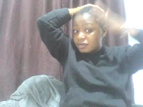 Snapshot of sweett_camillah chatting on 06-18-26, 11:47 sweett camillah online show from 06-18-26, 11:47